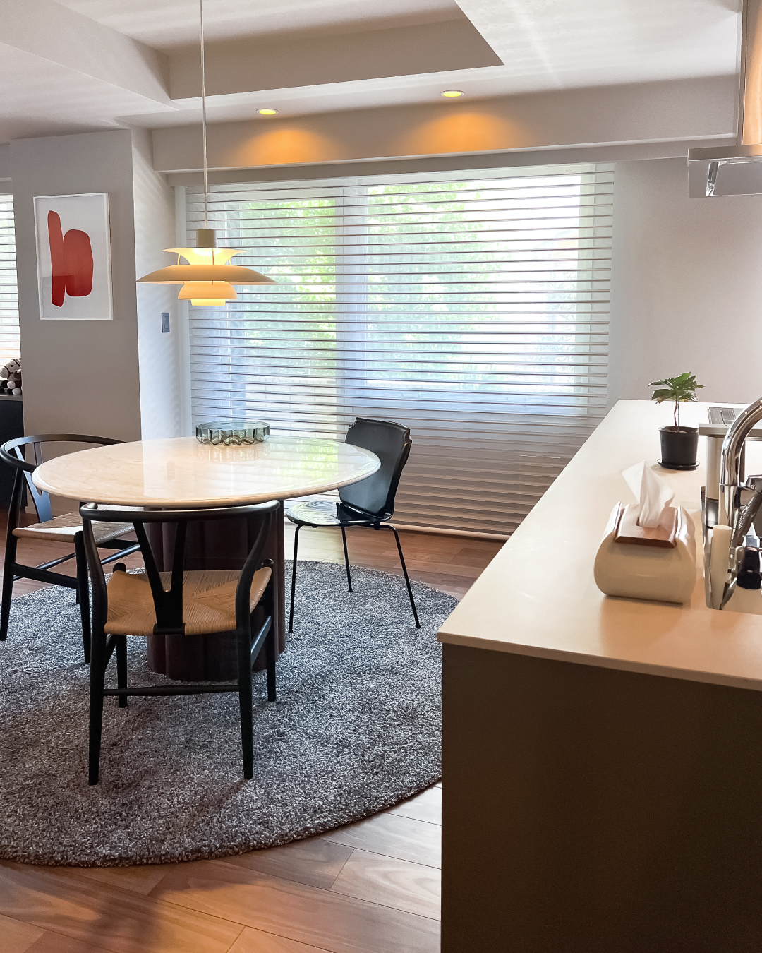 写真：温かな暮らしが広がるインテリア