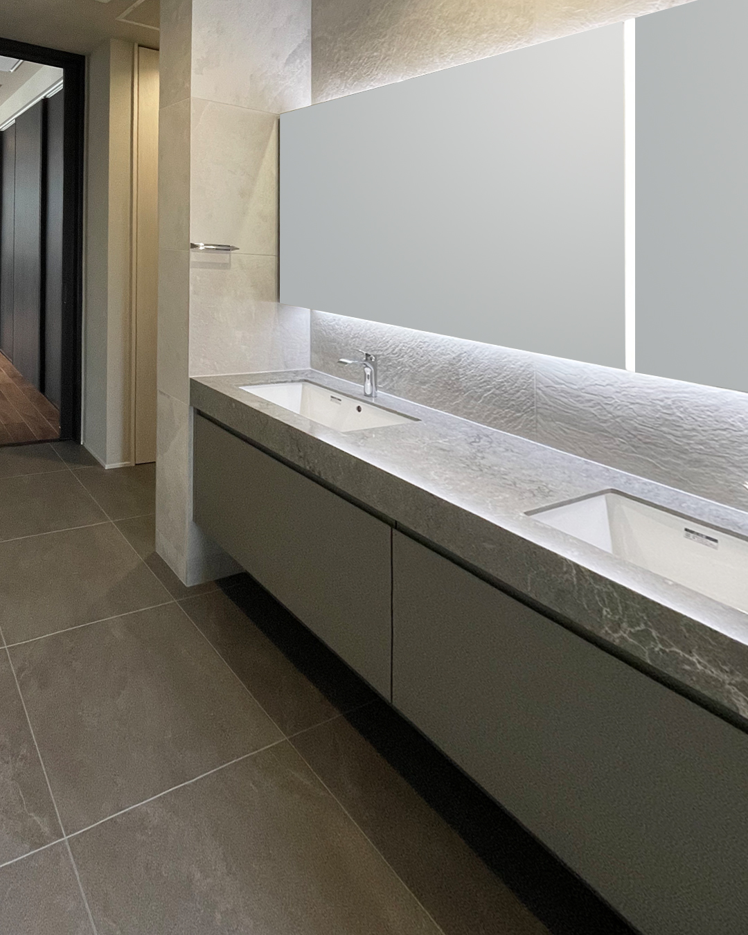 シンプルで華やかなホテルライク洗面