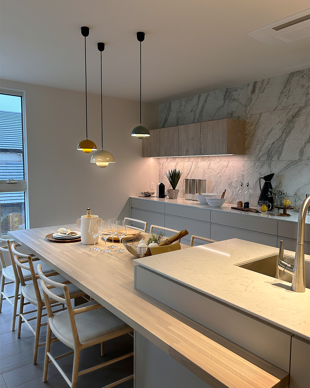 写真：温かな会話が生まれるキッチン