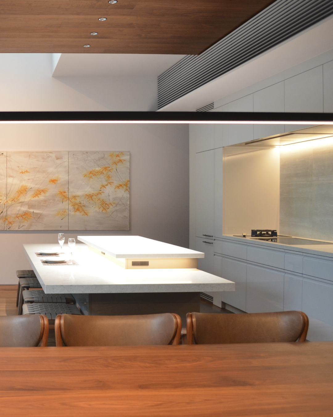 写真:ドラマティックなLDK空間