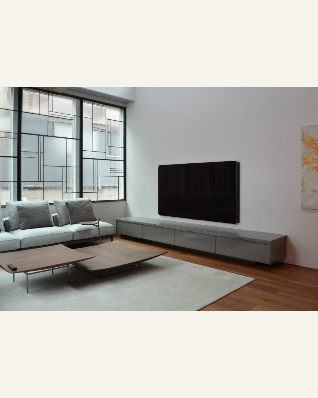 空間に馴染むテレビボード