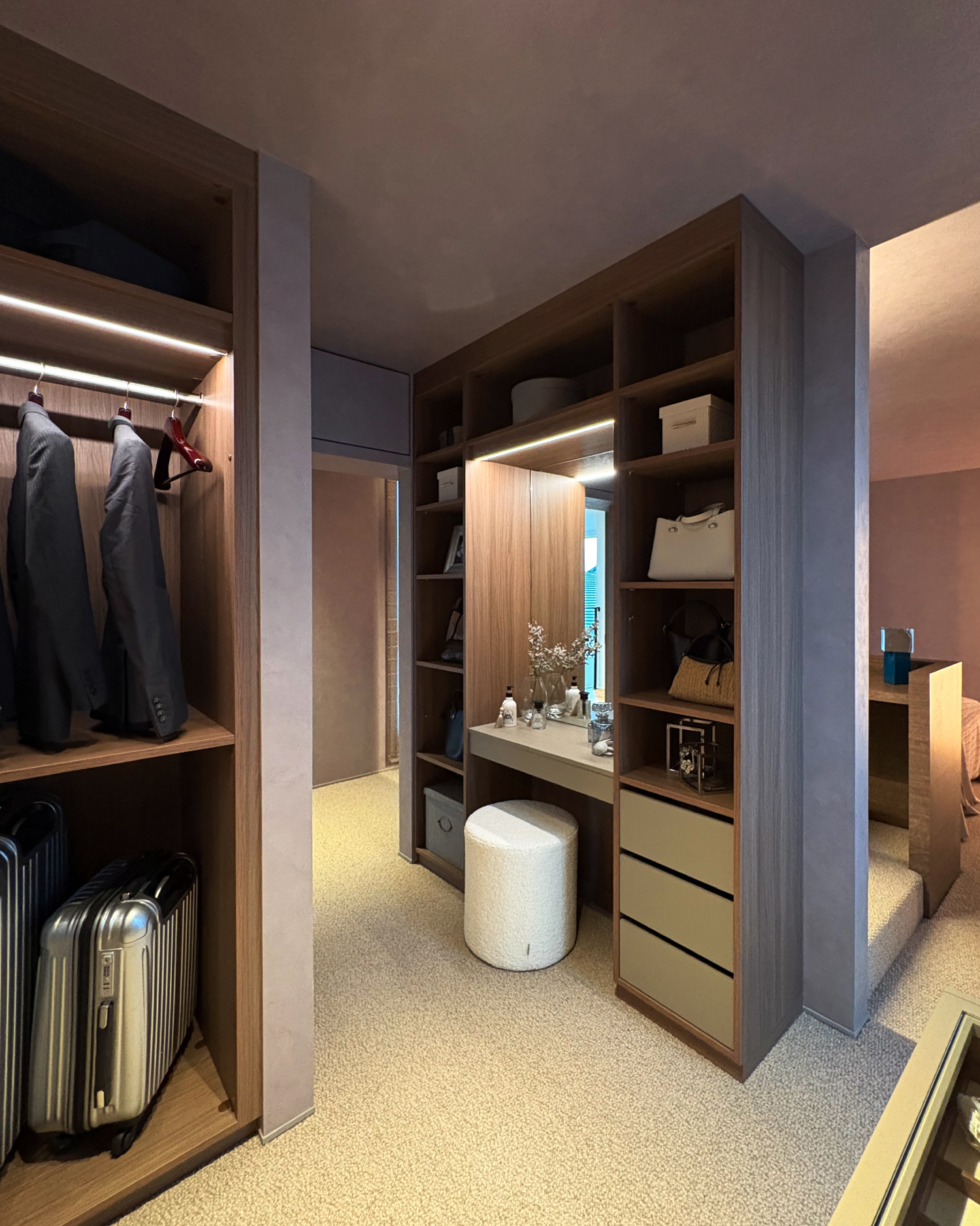 写真：美しく整うウォークインクローゼット