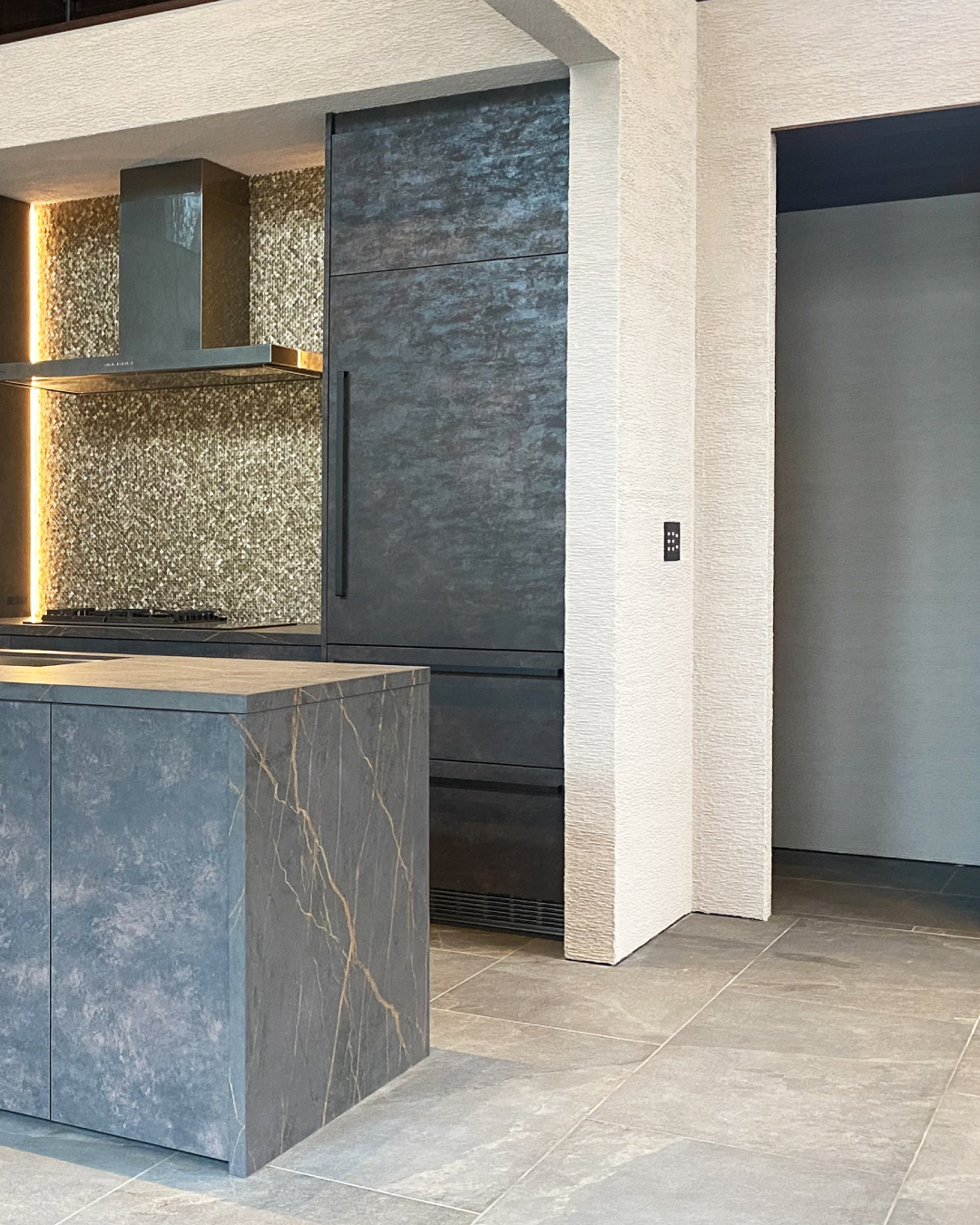 写真：ラグジュアリーな異素材ミックス