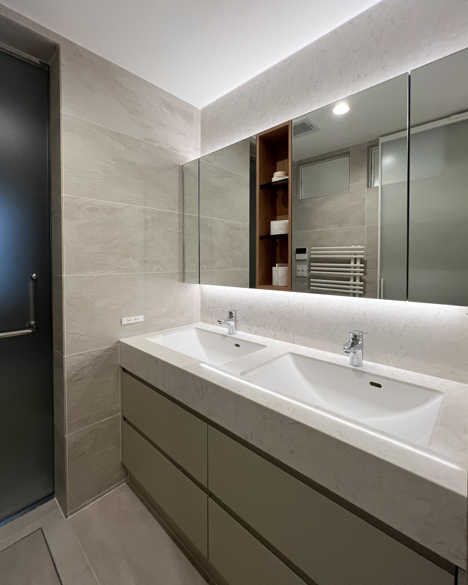 清潔感あふれる上質な洗面空間