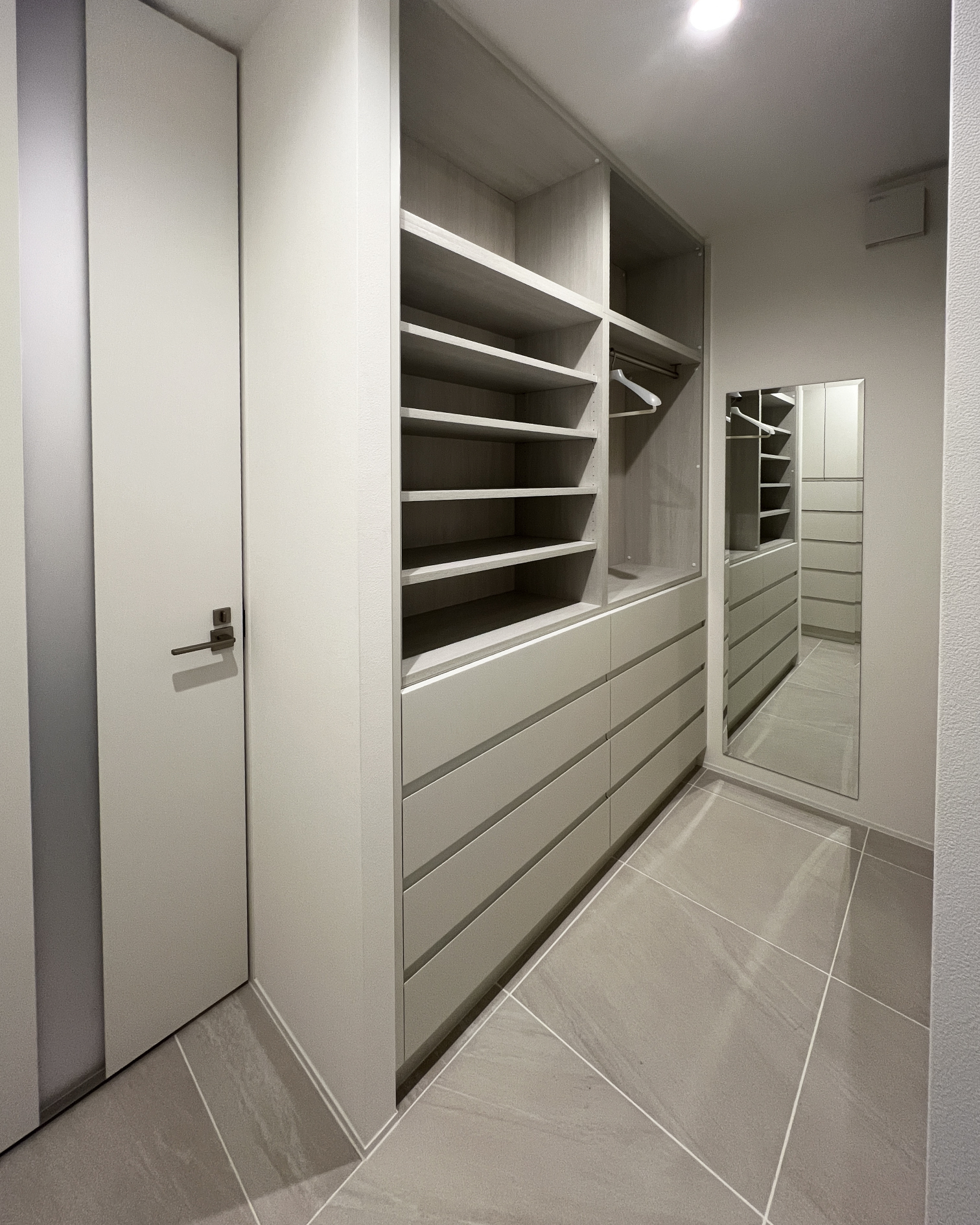 写真：計画されたウォークインクローゼット